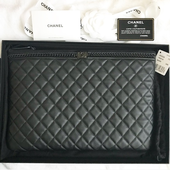 chanel quilted pouch